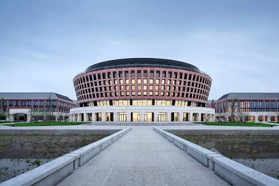 Keunggulan universitas internasional